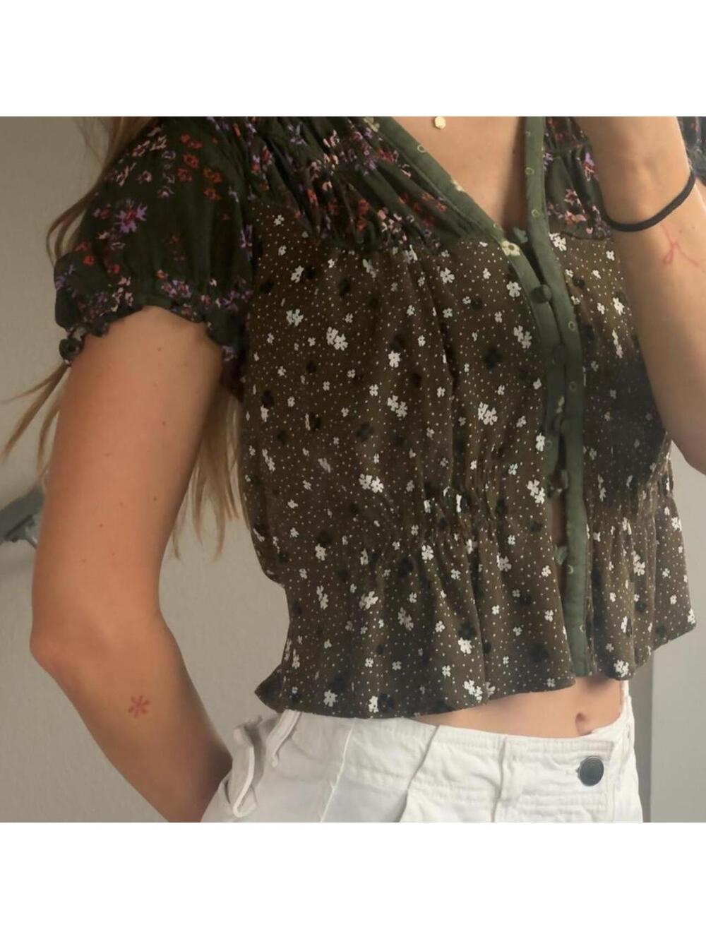 Free People green floral blouse with white & red flowers #freepeople #floral